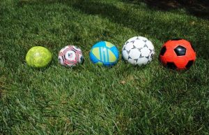 Group games in the school yard 3