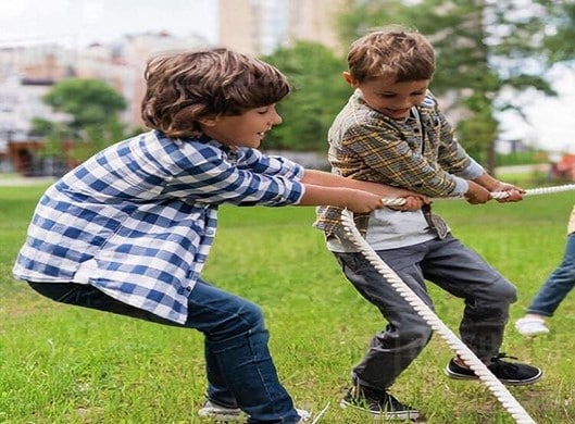 Group games in the school yard 6